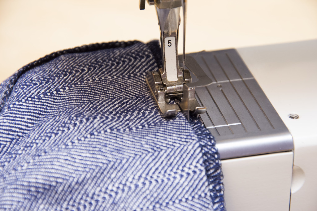 shaping-a-flared-hem-with-machine-ease-stitching-the-last-stitch