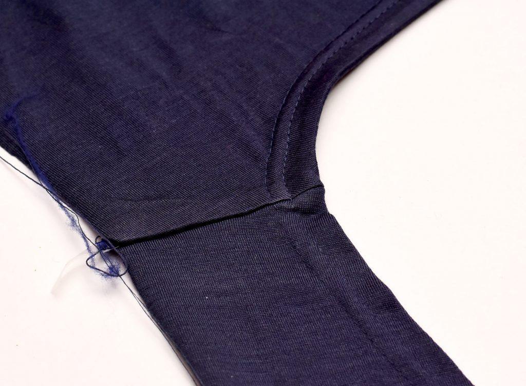 How to sew a neckline on a twist top - The Last Stitch
