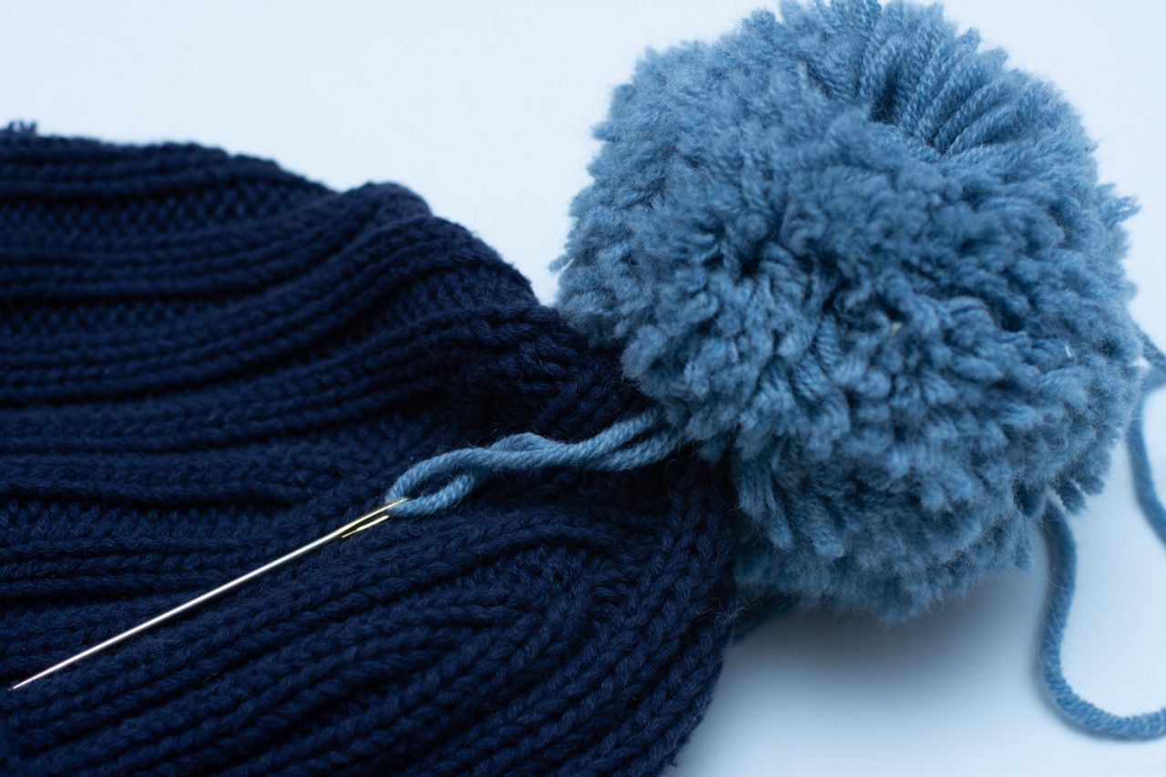 Tutorial How To Make A Quick Pom Pom For A Knit Hat 