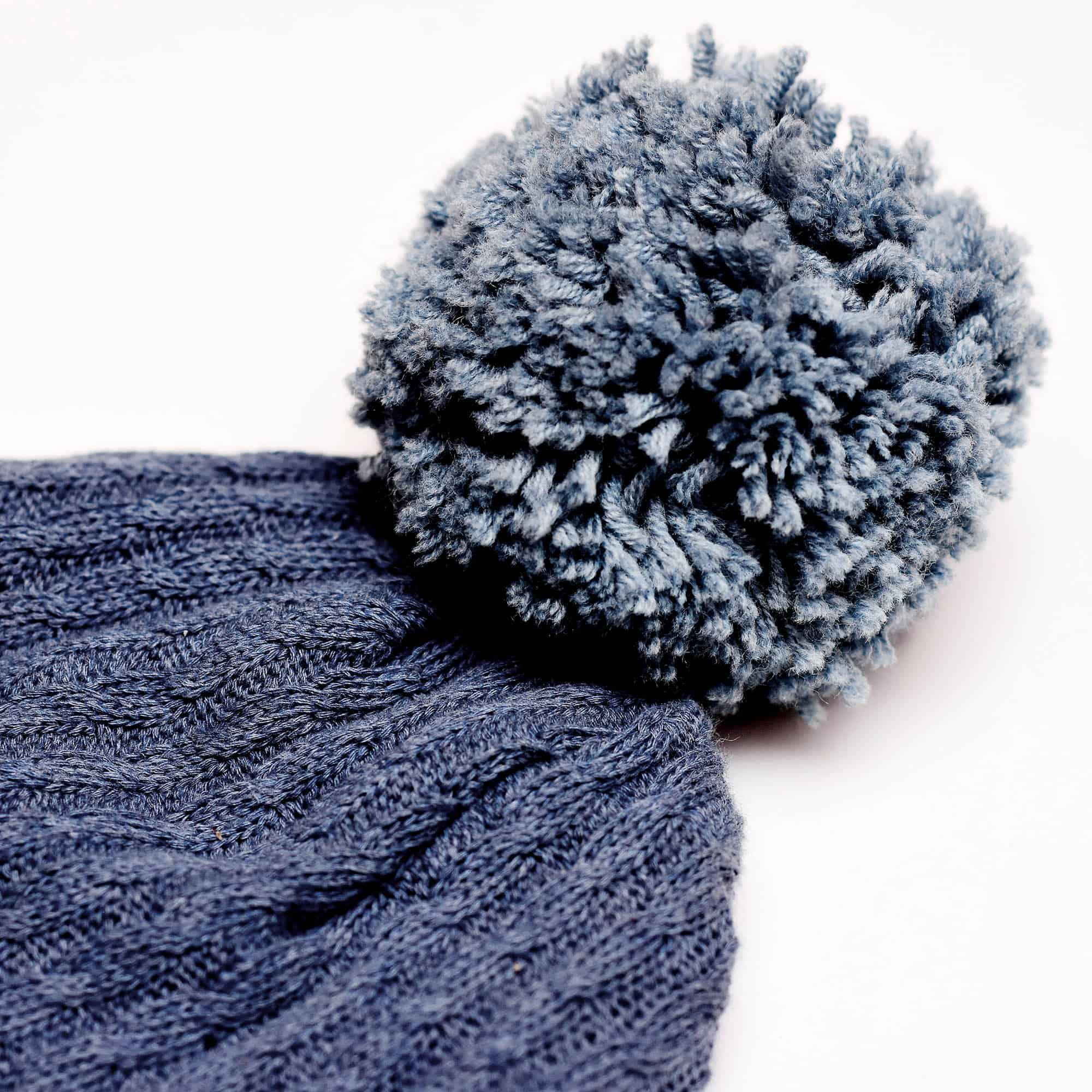 tutorial-how-to-make-a-quick-pom-pom-for-a-knit-hat